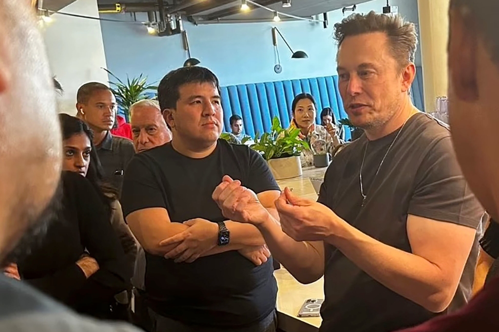 Elon Musk at Twitter headquarters